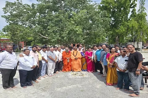 ಪಂಚಪೀಠಾಧೀಶರ ಅಡ್ಡಪಲ್ಲಕ್ಕಿ ಮಹೋತ್ಸವದ ನಿಮಿತ್ತ ಶಿವಮೊಗ್ಗದ ಅಲ್ಲಮಪ್ರಭು ಮೈದಾನದಲ್ಲಿ ಬಿಳಕಿ ಶ್ರೀ ರಾಚೋಟೇಶ್ವರ ಸ್ವಾಮೀಜಿ, ಮಳಲಿ ಮಠದ ಶ್ರೀ ಡಾ. ನಾಗಭೂಷಣ ಸ್ವಾಮೀಜಿ ಸಾನ್ನಿಧ್ಯದಲ್ಲಿ ಭೂಮಿಪೂಜೆ ನೆರವೇರಿತು. ಆಯನೂರು ಮಂಜುನಾಥ್, ಸಿ.ಎಸ್.ಷಡಾಕ್ಷರಿ, ಎಸ್.ಪಿ.ದಿನೇಶ್, ಎಸ್.ಎಸ್.ಜ್ಯೋತಿಪ್ರಕಾಶ್, ಅನಿತಾ ರವಿಶಂಕರ್ ಇತರರಿದ್ದರು.