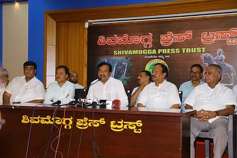 ಶ್ರೀ ಜಗದ್ಗುರು ಪಂಚಪೀಠಾಧೀಶ್ವರರ ಅಡ್ಡಪಲ್ಲಕ್ಕಿ ಮಹೋತ್ಸವ ಸಮಿತಿ ಕಾರ್ಯಾಧ್ಯಕ್ಷ ಆಯನೂರು ಮಂಜುನಾಥ್ ಮಾತನಾಡಿದರು. 