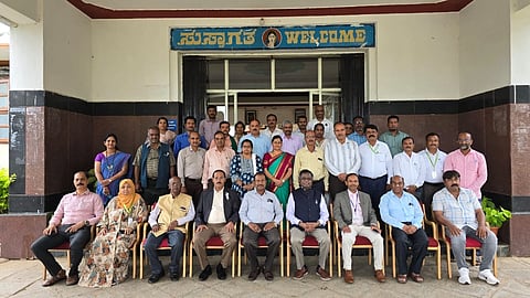 ಮಂಡ್ಯ ತಾಲೂಕು ವಿ.ಸಿ ಫಾರಂನ ವಲಯ ಕೃಷಿ ಸಂಶೋಧನಾ ಕೇಂದ್ರದಲ್ಲಿ ಮೊದಲ ಸಂಶೋಧನಾ ಮತ್ತು ವಿಸ್ತರಣಾ ಶಿಕ್ಷಣ ಪರಿಷತ್‌ನ ಸಭೆ ಆಯೋಜಿಸಲಾಗಿತ್ತು.