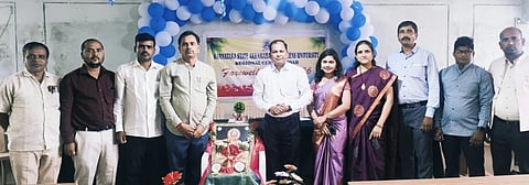 ಬೀದರ್‍ನ ಕರ್ನಾಟಕ ರಾಜ್ಯ ಅಕ್ಕ ಮಹಾದೇವಿ ಮಹಿಳಾ ವಿಶ್ವವಿದ್ಯಾಲಯದ ಪ್ರಾದೇಶಿಕ ಕೇಂದ್ರದಲ್ಲಿ ಎಂ.ಎ. ಕನ್ನಡ, ಅರ್ಥಶಾಸ್ತ್ರ, ಎಂ.ಕಾಂ. ಹಾಗೂ ಬಿ.ಎಸ್ಸಿ ಗಣಿತ ವಿಭಾಗದ ವಿದ್ಯಾರ್ಥಿನಿಯರ ಬೀಳ್ಕೊಡುಗೆ ಕಾರ್ಯಕ್ರಮ ನಡೆಯಿತು.