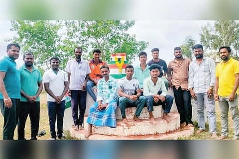 ಅಳವಂಡಿಯಲ್ಲಿ ಕಾರ್ಗಿಲ್ ವಿಜಯ ದಿವಸ್ ಆಚರಿಸಲಾಯಿತು. ಪ್ರಮುಖರಾದ ಪ್ರತಾಪ ಬಾವಿಹಳ್ಳಿ, ವೆಂಕಟೇಶ, ರಾಜು, ಪೃಥ್ವಿ, ನಂದೀಶ, ಹನುಮೇಶ, ರಫಿ, ಗವಿಸಿದ್ದಪ್ಪ ಇತರರಿದ್ದರು.