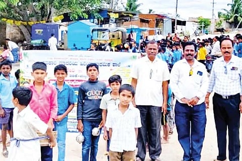 ಬೆಟಿಗೇರಿ ಗ್ರಾಮದ ಸರ್ಕಾರಿ ಮಾದರಿ ಪ್ರಾಥಮಿಕ ಶಾಲೆಯಿಂದ ದಾಖಲಾತಿ ಆಂದೋಲನ ನಡೆಯಿತು. ಮುಖ್ಯ ಶಿಕ್ಷಕ ಪರಶುರಾಮ ಪಲ್ಲೆದ, ಶಿಕ್ಷಕರಾದ ಗಂಗಪ್ಪ ಅಂಬಿಗೇರ, ಕಸ್ತೂರಿ ಬಡಿಗೇರ, ಸವಿತಾ, ಹುಸೇನಸಾಬ ಹಳೆಮನಿ, ಸವಿತಾ ಸಾಲ್ಮನಿ, ಮಲ್ಲಮ್ಮ, ಭಾರ್ಗವ, ವಿದ್ಯಾಶ್ರೀ, ಶ್ರೀಕಾಂತ ಬಾವಿ ಇತರರಿದ್ದರು.