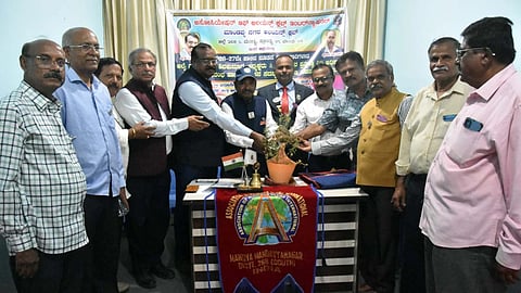 ಮಂಡ್ಯ ನಗರದಲ್ಲಿ ಆಯೋಜಿಸಿದ್ದ ಅಧಿಕಾರಿ ಸ್ವೀಕಾರ ಸಮಾರಂಭವನ್ನು ಅಲಯನ್ಸ್ ಸಂಸ್ಥೆ ನಿರ್ದೇಶಕ ಡಾ.ನಾಗರಾಜು ವಿ.ಭೈರಿ ಉದ್ಘಾಟಿಸಿದರು. 