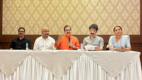 ಸುದ್ದಿಗೋಷ್ಠಿಯಲ್ಲಿ ಡಾ.ಎಂ.ಮೋಹನ ಆಳ್ವ ಡಾ.ಇಫ್ತೀಕರ್ ಆಲಿ,ಡಾ. ಶಿವಶರಣ, ಸೆನೆಟ್ ಸದಸ್ಯೆ ಡಾ.ವೈಶಾಲಿ ಶ್ರೀಜಿತ್, ಉಪ ಕುಲಪತಿ ಡಾ.ಬಿ.ವಸಂತ ಶೆಟ್ಟಿ ಉಪಸ್ಥಿತರಿದ್ದರು. 