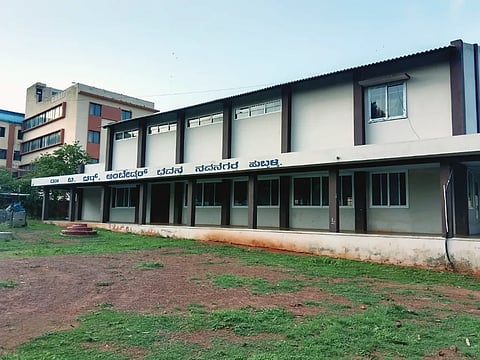 Ambedkar hall ಹುಬ್ಬಳ್ಳಿಯ ನವನಗರದಲ್ಲಿರುವ ಡಾ. ಬಿ.ಆರ್​. ಅಂಬೇಡ್ಕರ್​ ಭವನ.