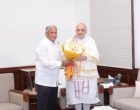 ಕೇಂದ್ರ ಗೃಹ ಸಚಿವ ಅಮಿತ್​ ಷಾರನ್ನು ದೆಹಲಿಯಲ್ಲಿ ಕೇಂದ್ರ ರೈಲ್ವೆ ಖಾತೆ ರಾಜ್ಯ ಸಚಿವ ವಿ.ಸೋಮಣ್ಣ ಭೇಟಿಯಾದರು. 