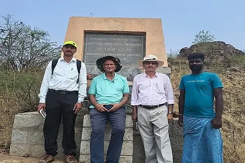 Pillow Lavas ಐಮಂಗಲ ಹೋಬಳಿಯ ಮರಡಿಹಳ್ಳಿಯ ಪಿಲ್ಲೋಲಾವ ಅಧ್ಯಯನಕ್ಕೆ ಪ್ರೊ. ಆರ್. ಶಂಕರ್, ಪ್ರೊ. ಪ್ರಭಾಕರ್ ಹಾಗೂ ಡಾ. ಸಂತೋಷ್ ಭೇಟಿ ನೀಡಿ ಪರಿಶೀಲಿಸಿದರು.