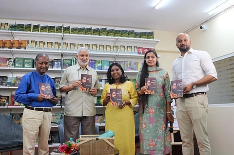 ಹರಿವು ಬುಕ್ಸ್ ಪ್ರಕಾಶನ ಸಂಸ್ಥೆ ಪ್ರಕಟಿಸಿರುವ ಅನನ್ಯ ಅಲ್ಲಮ ಕೃತಿಯನ್ನು ನಿವೃತ್ತ ಡಿಜಿಪಿ ಅಜಯ್ ಕುಮಾರ್ ಸಿಂಗ್ ಬಿಡುಗಡೆ ಮಾಡಿದರು. ಲೇಖಕ ಹರಿಹರ ಶಿವಕುಮಾರ್, ಪ್ರಕಾಶಕ ರತೀಶ್, ಪತ್ರಕರ್ತೆ ಕುಸುಮ ಆಯರಹಳ್ಳಿ ಉಪಸ್ಥಿತರಿದ್ದರು. 