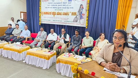 ಮಂಡ್ಯ ನಗರದ ಗಾಂಧಿಭವನದಲ್ಲಿ ಆಯೋಜಿಸಿದ್ದ ಬಾಲಕಾರ್ಮಿಕ ಪದ್ಧತಿ ವಿರೋಧಿ ದಿನಾಚರಣೆಯಲ್ಲಿ ಹೆಚ್ಚುವರಿ ಜಿಲ್ಲಾ ಮತ್ತು ಸತ್ರ ನ್ಯಾಯಾಧೀಶೆ ಮಂಜುಳಾ ಇಟ್ಟಿ ಮಾತನಾಡಿದರು. 