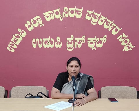 ಉಡುಪಿಯ ಪತ್ರಿಕಾ ಭವನದಲ್ಲಿ ನಡೆದ ಸುದ್ದಿಗೋಷ್ಠಿಯಲ್ಲಿ ಅನುಪಮಾ ಶೆಣೈ ಮಾತನಾಡಿದರು.