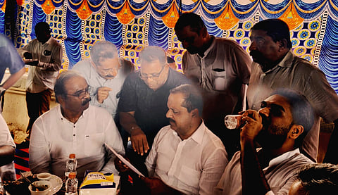 PHC ಪಿಎಚ್‌ಸಿ ಮೇಲ್ದರ್ಜೆಗೇರಿಸಬೇಕು ಎಂದು ಕುಮಟಾದಲ್ಲಿ ಗೋಕರ್ಣ ಬಳಿಯ ಹಿರೇಗುತ್ತಿ ಗ್ರಾಮಸ್ಥರು ಮಂಗಳವಾರ ಆರೋಗ್ಯ ಸಚಿವ ಯು.ಟಿ. ಖಾದರ್ ಅವರಿಗೆ ಮನವಿ ಸಲ್ಲಿಸಿದರು. ಸಾಯಿ ಗಾಂವಕರ, ರಾಜೀವ ಗಾಂವಕರ, ರಾಮು ಕೆಂಚನ್, ಉದ್ದಂಡ ಗಾಂವಕರ, ಪ್ರದೀಪ ನಾಯಕ, ಇತರರಿದ್ದರು
