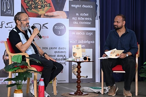 ಮಂಡ್ಯ ನಗರದ ಗಾಂಧಿಭವನದಲ್ಲಿ ಆಯೋಜಿಸಿದ್ದ ಆಪ್ತ ಸಂವಾದದಲ್ಲಿ ರಂಗಕರ್ಮಿ ಬಿ.ಸುರೇಶ ಮಾತನಾಡಿದರು. 