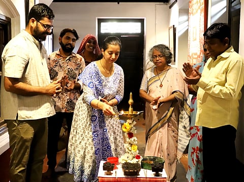 ಉಡುಪಿಯಲ್ಲಿ ಆಯೋಜಿಸಿದ್ದ ಗುಜರಾತ್​ ರಾಜ್ಯದ ಚಿತ್ರಕಲಾ ಶಿಬಿರವನ್ನು ಶಿಲ್ಪಾ ಭಟ್​ ಉದ್ಘಾಟಿಸಿದರು. ಮಮತಾ ರೈ, ಡಾ. ಜನಾರ್ದನ್​ ರಾವ್​ ಹಾವಂಜೆ, ಜಗದೀಶ್​ ಚಿತಾರ್​ ಹಾಗೂ ತರಬೇತು ಕಲಾವಿದರು ಇದ್ದರು.