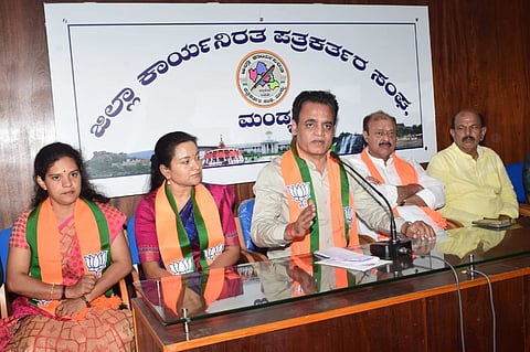 ಮಂಡ್ಯದಲ್ಲಿ ಆಯೋಜಿಸಿದ್ದ ಸುದ್ದಿಗೋಷ್ಠಿಯಲ್ಲಿ ಮಾಜಿ ಡಿಸಿಎಂ ಡಾ.ಸಿ.ಎನ್.ಅಶ್ವತ್ಥನಾರಾಯಣ ಮಾತನಾಡಿದರು.