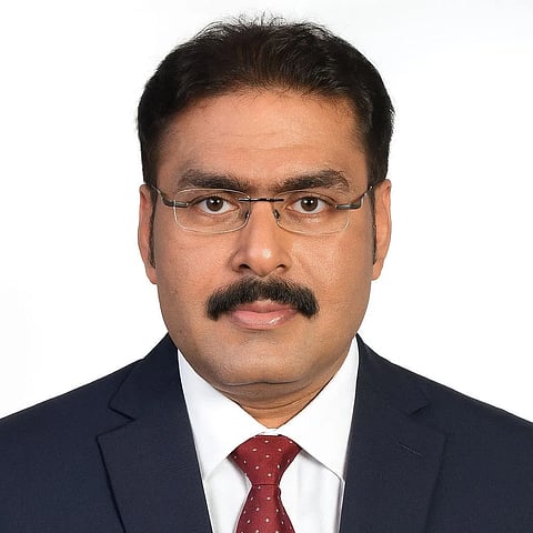 ಅಮೆರಿಕದ ಪ್ರತಿಷ್ಠಿತ ಫೋಟೋಗ್ರಾಫಿಕ್​ ಸೊಸೈಟಿ ಆಫ್​ ಅಮೆರಿಕ (ಪಿಎಸ್​ಎ) ಸಂಸ್ಥೆಯ ಎಕ್ಸಲೆನ್ಸ್​-ಇಪಿಎಸ್​ಎ ಗೌರವ ಪದವಿಗಳಿಸಿದ ಉಡುಪಿಯ ಅಂತಾರಾಷ್ಟ್ರೀಯ ಖ್ಯಾತಿಯ ಹಿರಿಯ ಛಾಯಾಪತ್ರಕರ್ತ ಆಸ್ಟ್ರೋ ಮೋಹನ್​. 