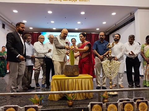 ಉಡುಪಿಯಲ್ಲಿ ಆಯೋಜಿಸಿದ್ದ ಆಟಿಸಂ ಮಕ್ಕಳ  ಕೌಶಲಗಳ ಕಲರವ 'ಕಲಾ ಸೌರಭ'ವನ್ನು ಸವಿತಾ ಸುಲುಗೋಡು ಉದ್ಘಾಟಿಸಿದರು. ಡಾ. ಪಿ.ವಿ ಭಂಡಾರಿ, ಡಾ.ವಿರೂಪಾಕ್ಷ ದೇವರಮನೆ, ಅನೂಪ್​ ಸಿಂಹ, ಸೂರ್ಯಪ್ರಕಾಶ್​, ವಿಠ್ಠಲ ಭಕ್ತ ಇತರರಿದ್ದರು.