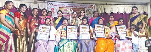 ಕಲಬುರಗಿ ಕನ್ನಡ ಭವನದಲ್ಲಿ ತ್ರಿಶಾ ಎಜುಕೇಶನ್​ ಚಾರಿಟೇಬಲ್​ ಮತ್ತು ವೆಲ್ಫೇರ್​ ಟ್ರಸ್ಟ್​ ವತಿಯಿಂದ ಅಂತಾರಾಷ್ಟ್ರೀಯ ಮಹಿಳಾ ದಿನಾಚರಣೆ ಅಂಗವಾಗಿ ಸೋಮವಾರ ಆಯೋಜಿಸಿದ್ದ ಕಾರ್ಯಕ್ರಮದಲ್ಲಿ ವಿವಿಧ ೇತ್ರಗಳಲ್ಲಿ ಸಾಧನೆಗೈದ ಮಹಿಳೆಯರಿಗೆ ಅಕ್ಷರದ ಅವ್ವ ಸಾವಿತ್ರಿಬಾಯಿ ಫುಲೆ ಪ್ರಶಸ್ತಿ ಪ್ರದಾನ ಮಾಡಲಾಯಿತು. ಶ್ರೀಮಾತಾ ಲತಾ ದೇವಿ, ಚಂದ್ರಿಕಾ ಪರಮೇಶ್ವರ, ಪೂರ್ಣಿಮಾ ಜಾನೆ,  ಸಿಂಧೂಮತಿ ಬೋಸ್ಲೆ, ಅಶ್ವಿನಿ ಚವ್ಹಾಣ್​, ಸುಮಾ ಕವಲ್ದಾರ್​, ಸುನಂದಾ ರಾಠೋಡ್​, ಸಂಗೀತ ಚವ್ಹಾಣ, ಜೈನಾಬಾಯಿ ಇತರರಿದ್ದರು.