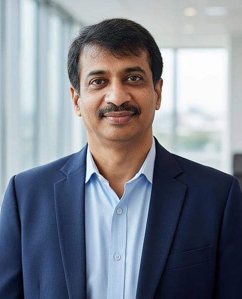 'ಗೋಡೆಗೆ ನೇತುಬಿದ್ದ ಭೂಪಟ' ಕವನ ಸಂಕಲನದ ಕೃತಿಕಾರ, ಬೆಂಗಳೂರಿನ ವೈದ್ಯ ಡಾ. ಲಕ್ಷ್ಮಣ ವಿ.ಎ.