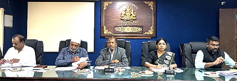 ಅಲ್ಪ ಸಂಖ್ಯಾತರ ಆಯೋಗದ ಅಧ್ಯಕ್ಷ ನಿಸಾರ್‌ ಅಹಮದ್‌ ಸಭೆ ನಡೆಸಿದರು. 