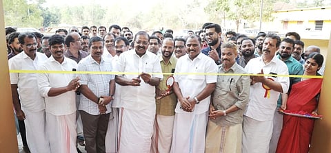 ಕೊಯಿಪ್ಪಾಡಿಯಲ್ಲಿ ನಿರ್ಮಿಸಲಾದ ವಸತಿಸಮುಚ್ಚಯವನ್ನು ಶಾಸಕ ಎ.ಕೆ.ಎಂ.ಅಶ್ರಫ್ ಉದ್ಘಾಟಿಸಿದರು. ಇಂಜಿನಿಯರ್ ಕೆ.ಕೆ.ರೂಪೇಶ್, ಸಂಸದ ರಾಜಮೋಹನ್ ಉಣ್ಣಿತ್ತಾನ್ ಮೊದಲಾದವರಿದ್ದರು.