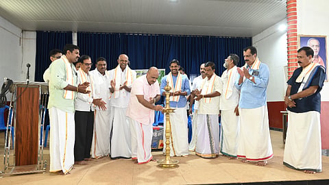  ಬದಿಯಡ್ಕ ಬಂಟರ ಸಂಘದ ಆಶ್ರಯದಲ್ಲಿ ಆಟಿದ ಲೇಸ್ ಸಮಾರಂಭ ನಡೆಯಿತು. ವಕೀಲ ಐ.ಸುಬ್ಬಯ್ಯ ರೈ, ನಿರಂಜನ್ ರೈ ಪೆರಡಾಲ, ಡಾ.ಯತೀಶ್ ಕುಮಾರ್ ರೈ ಮೊದಲಾದವರಿದ್ದರು.