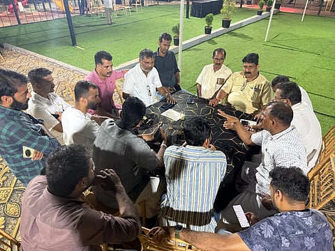 ಕುಂಬಳೆಯಲ್ಲಿ ಸರ್ವಪಕ್ಷ ಕ್ರಿಯಾ ಸಮಿತಿ ಸಭೆ ನಡೆಯಿತು. ಶಾಸಕ ಎಕೆಎಂ ಅಶ್ರಫ್, ಬ್ಲಾಕ್ ಪಂಚಾಯಿತಿ ಸ್ಥಾಯಿ ಸಮಿತಿ ಅಧ್ಯಕ್ಷ ಅಶ್ರಫ್ ಕಾರ್ಳೆ, ಕುಂಬಳೆ ಪಂಚಾಯಿತಿ ಸ್ಥಾಯಿ ಸಮಿತಿ ಅಧ್ಯಕ್ಷ ಎ.ಕೆ. ಆರೀಫ್ ಮತ್ತಿತರರಿದ್ದರು.