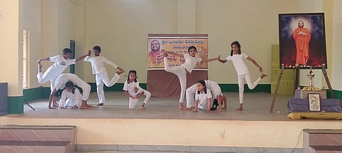 ಮುಜುಂಗಾವು ಶ್ರೀ ಭಾರತೀ ವಿದ್ಯಾಪೀಠದಲ್ಲಿ ಶೈಕ್ಷಣಿಕ ವರ್ಷದ ಪ್ರತಿಭಾ ಭಾರತಿ ಮತ್ತು ವಿವಿಧ ಸಂಘಗಳ ಉದ್ಘಾಟನಾ ಕಾರ್ಯಕ್ರಮದಲ್ಲಿ  ವಿದ್ಯಾರ್ಥಿಗಳಿಂದ ವಿವಿಧ ಸಾಂಸ್ಕೃತಿಕ ಕಾರ್ಯಕ್ರಮ ನಡೆಯಿತು. 