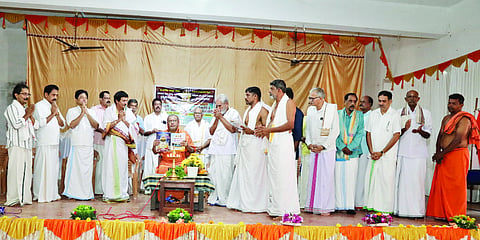 ಪೆರಡಾಲ ಶ್ರೀ ಉದನೇಶ್ವರ ದೇವಸ್ಥಾನದ ಬ್ರಹ್ಮಕಲಶೋತ್ಸವ ಆಮಂತ್ರಣ ಪತ್ರಿಕೆಯನ್ನು ಶ್ರೀ ಸಚ್ಚಿದಾನಂದ ಭಾರತೀ ಸ್ವಾಮೀಜಿ ಬಿಡುಗಡೆಗೊಳಿಸಿದರು.  