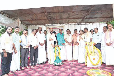 ಉಬ್ರಂಗಳದಲ್ಲಿ ನವಜೀವನೋತ್ಸವ ಸಮಾರಂಭವನ್ನು ಶ್ರೀಕೃಷ್ಣ ಕುಂಜತ್ತೂರು ಉದ್ಘಾಟಿಸಿದರು. ಬಾಬು ನಾಯ್ಕ, ಕಿರಣ್ ಕುವಾರ್ ಕುಣಿಕುಳ್ಳಾಯ, ಡಾ.ಶ್ರೀನಿಧಿ ಸರಳಾಯ ಇತರರು ಇದ್ದರು.