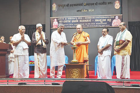 ಶ್ರೀ ಎಡನೀರು ಮಠದಲ್ಲಿ ಸಾಂಸ್ಕೃತಿಕ ಉತ್ಸವವನ್ನು ಶಾಸಕ ಅರವಿಂದ ಬೆಲ್ಲದ ಉದ್ಘಾಟಿಸಿದರು. ಮಠಾಧೀಶ ಶ್ರೀ ಸಚ್ಚಿದಾನಂದ ಭಾರತೀ ಸ್ವಾಮೀಜಿ, ಬಲರಾಮ ಆಚಾರ್ಯ ಪುತ್ತೂರು, ಸುರೇಶ್ ನಾಯಕ್, ಕೃಷ್ಣಮೂರ್ತಿ ಮಂಜ ಹೈದರಾಬಾದ್ ಇತರರು ಇದ್ದರು.  