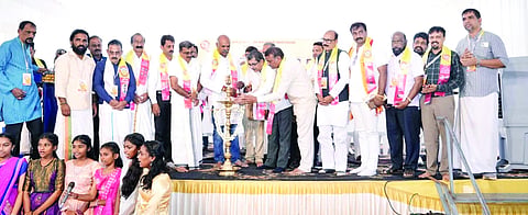  ಗಡಿನಾಡ ಕನ್ನಡ ರಾಜ್ಯೋತ್ಸವರಾಜ್ಯೋತ್ಸವ ಪ್ರಶಸ್ತಿ ಪ್ರದಾನ ಸಮಾರಂಭವನ್ನು ಬಿ.ಎಂ.ಹನೀಫ್ ಉದ್ಘಾಟಿಸಿದರು. 