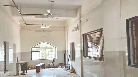  ಅರ್ಧಕ್ಕೇ ಸ್ಥಗಿತಗೊಂಡಿರುವ ಕಾಸರಗೋಡು ಜನರಲ್ ಆಸ್ಪತ್ರೆ ಕಟ್ಟಡ ನಿರ್ಮಾಣ.