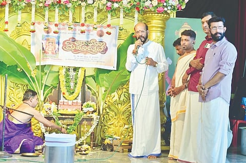  ಜಮ್ಮದಮನೆ ಶ್ರೀ ದುರ್ಗಾಪರಮೇಶ್ವರಿ ದೇವಸ್ಥಾನದಲ್ಲಿ ರಾಯರ ಆರಾಧನಾ ಮಹೋತ್ಸದಲ್ಲಿ ಶ್ರೀಕೃಷ್ಣ ಕುಂಜತ್ತೂರು ಮಾತನಾಡಿದರು. ಶಶಿಧರ ಶೆಟ್ಟಿ ಜಮ್ಮದ ಮನೆ, ಬಿಜೆಪಿ ಜಿಲ್ಲಾಧ್ಯಕ್ಷೆ ಅಶ್ವಿನಿ ಎಂ.ಎಲ್. ಮೊದಲಾದವರು ಇದ್ದರು. 