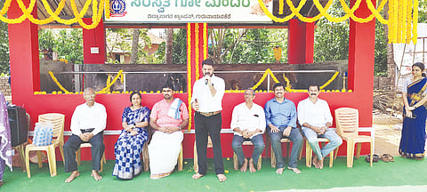  ಎಕ್ಸೆಲ್ ಸಂಸ್ಥೆಯ ವಿದ್ಯಾಸಾಗರ ಕ್ಯಾಂಪಸ್‌ನಲ್ಲಿ ಸರಸ್ವತಿ ಗೋ ಮಂದಿರ ಲೋಕಾರ್ಪಣೆ ಕಾರ್ಯಕ್ರಮದಲ್ಲಿ ಸಂಸ್ಥೆಯ ಅಧ್ಯಕ್ಷ ಸುಮಂತ್‌ಕುಮಾರ್ ಜೈನ್ ಮಾತನಾಡಿದರು. ಅಕ್ಷಯ ಆಳ್ವ, ಡಾ.ಆನಂದ ಶೆಟ್ಟಿ, ಕೆ.ಪ್ರಸನ್ನ ಭಟ್, ಸಹನಾ ಜೈನ್ ಇತರರಿದ್ದರು.