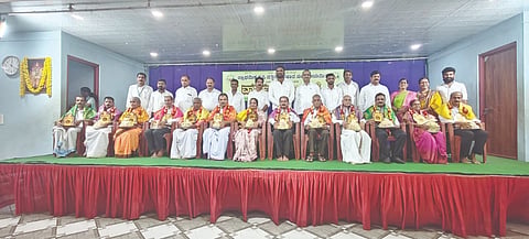  ಧರ್ಮಸ್ಥಳ ಸಹಕಾರ ಸಂಘದ ಸದಸ್ಯರ ವಾರ್ಷಿಕ ಮಹಾಸಭೆಯಲ್ಲಿ ವಿವಿಧ ಸಾಧಕರನ್ನು ಗೌರವಿಸಲಾಯಿತು. ಪ್ರಮುಖರಾದ ಪ್ರೀತಮ್ ಡಿ., ಅಜಿತ್ ಕುಮಾರ್ ಜೈನ್, ಶಾಂಭವಿ ರೈ ಮತ್ತಿತರರು ಉಪಸ್ಥಿತರಿದ್ದರು.  