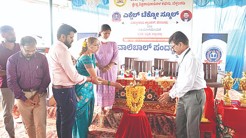  ವಾಲಿಬಾಲ್ ಪಂದ್ಯಾಟಕ್ಕೆ ಕ್ಷೇತ್ರ ಶಿಕ್ಷಣಾಧಿಕಾರಿ ಡಾ.ರಾಜಶ್ರೀ ಬಿ. ಚಾಲನೆ ನೀಡಿದರು. ಪ್ರಮುಖರಾದ ಸುಮಂತ್ ಕುಮಾರ್ ಜೈನ್ ಬಿ., ಜಗದೀಶ್, ಲೋಕಯ್ಯ ಎನ್., ಕೇವನ್ ಮೊದಲಾದವರು ಉಪಸ್ಥಿತರಿದ್ದರು.  