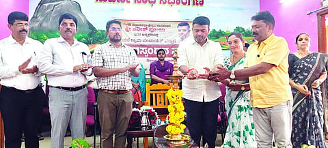 ಉಜಿರೆ ಗ್ರಾಮ ಪಂಚಾಯಿತಿಯಲ್ಲಿ ಸೋಮವಾರ ಜನಸ್ಪಂದನ ಕಾರ್ಯಕ್ರಮವನ್ನು ಶಾಸಕ ಹರೀಶ್ ಪೂಂಜ ಉದ್ಘಾಟಿಸಿದರು.
