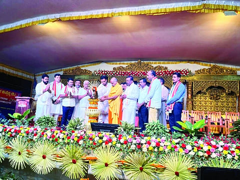 ಕುಪ್ಪೆಟ್ಟಿ ಶ್ರೀ ಗಣೇಶ ಭಜನಾ ಮಂದಿರದ ನೂತನ ರಾಜಗೋಪುರ ಹಾಗೂ ಶ್ರೀ ದುರ್ಗಾ ಗಣೇಶ ಸಭಾಭವನ ಲೋಕಾರ್ಪಣೆ ಕಾರ್ಯಕ್ರಮ ಮೈಸೂರು ಸಂಸ್ಥಾನದ ಮಹಾರಾಜ ಯದುವೀರ್ ಕೃಷ್ಣದತ್ತ ಚಾಮರಾಜ ಒಡೆಯರ್ ಉದ್ಘಾಟಿಸಿದರು.