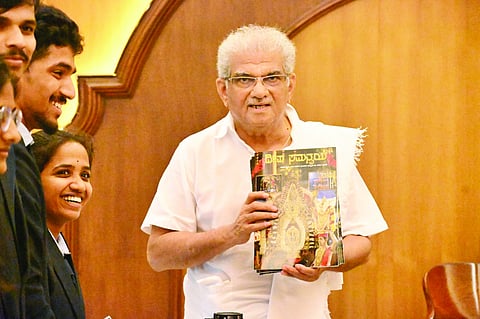 ‘ದೀಪ ಸಮನ್ವಯ’ ಮತ್ತು ‘ದೀಪ ದೃಶ್ಯ’ ಸಂಚಿಕೆಗಳನ್ನು ಡಾ.ಡಿ.ವೀರೇಂದ್ರ ಹೆಗ್ಗಡೆ ಬಿಡುಗಡೆಗೊಳಿಸಿದರು.