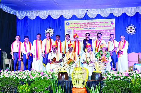  ಕೊಯ್ಯೂರಿನಲ್ಲಿ ಭಾನುವಾರ ಬೆಳ್ತಂಗಡಿ ತಾಲೂಕು 19ನೇ ಸಾಹಿತ್ಯ ಸಮ್ಮೇಳನದ ಸಮಾರೋಪ ಸಮಾರಂಭದಲ್ಲಿ ವಿವಿಧ ಕ್ಷೇತ್ರದ ಸಾಧಕರನ್ನು ಅಭಿನಂದಿಸಲಾಯಿತು.