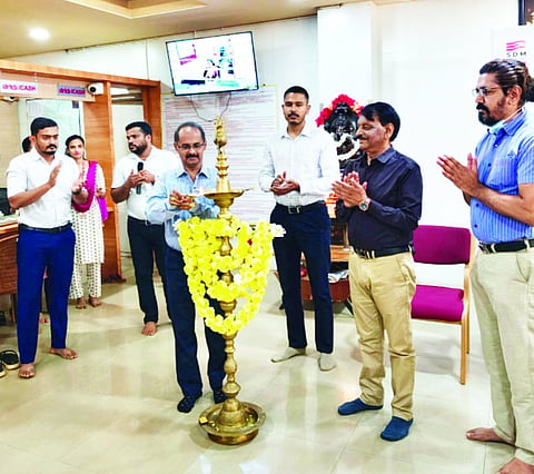  ಉಜಿರೆ ಎಸ್‌ಡಿಎಂ ಆಸ್ಪತ್ರೆಯಲ್ಲಿ ಕಿವಿ- ಮೂಗು- ಗಂಟಲು ಉಚಿತ ತಪಾಸಣಾ ಶಿಬಿರವನ್ನು ಶ್ರೀಧರ್ ಕೆ.ವಿ. ಉದ್ಘಾಟಿಸಿದರು. ಪ್ರಮುಖರಾದ ಎಂ.ಜನಾರ್ದನ್, ಡಾ.ರೋಹನ್ ಎಂ.ದೀಕ್ಷಿತ್, ಡಾ.ದೇವೇಂದ್ರ ಕುಮಾರ್ ಉಪಸ್ಥಿತರಿದ್ದರು. 