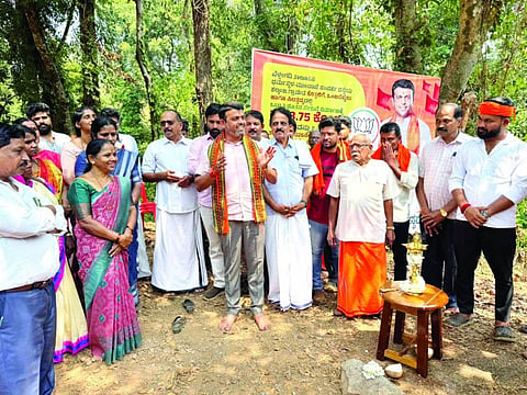 ಮುಂಡಾಜೆ ಪಿಲತ್ತಡ್ಕ ಎಂಬಲ್ಲಿ ಸೇತುವೆ ನಿರ್ಮಾಣಕ್ಕೆ ಶಾಸಕ ಹರೀಶ್ ಪೂಂಜ ಶಿಲಾನ್ಯಾಸ ನೆರವೇರಿಸಿದರು. ನಡ ಗ್ರಾಪಂ ಅಧ್ಯಕ್ಷೆ ಮಂಜುಳಾ, ಉಪಾಧ್ಯಕ್ಷ ಜಯ ಶೆಟ್ಟಿ, ಮುಂಡಾಜೆ ಗ್ರಾಪಂ ಅಧ್ಯಕ್ಷ ಗಣೇಶ ಬಂಗೇರ, ಉಪಾಧ್ಯಕ್ಷೆ ಸುಮಲತಾ ಇತರರಿದ್ದರು. 