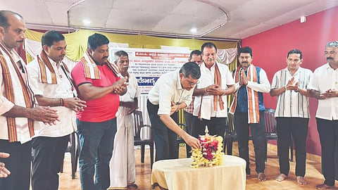  ವೇಣೂರಿನ ವೈದ್ಯ ಡಾ.ಶಾಂತಿಪ್ರಸಾದ್ ಆರೋಗ್ಯ ತಪಾಸಣಾ ಉಚಿತ ಶಿಬಿರ ಉದ್ಘಾಟಿಸಿದರು. ಪ್ರವೀಣ್‌ಚಂದ್ರ ಜೈನ್, ಕೆ.ವಿಜಯ ಗೌಡ, ಸುಂಧೀರ್ ಭಂಡಾರಿ, ದುರ್ಗಾದಾಸ್ ಶೆಟ್ಟಿ, ಸದಾನಂದ ಪೂಜಾರಿ ಮತ್ತಿತರರು ಉಪಸ್ಥಿತರಿದ್ದರು.