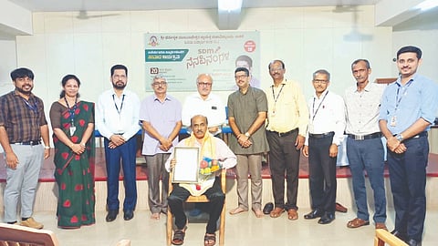  ನಿವೃತ್ತ ಡಾ.ಭಾಸ್ಕರ ಹೆಗ್ಡೆೆ ಅವರನ್ನು ಹಿರಿಯ ವಿದ್ಯಾರ್ಥಿ ಸಂಘದ ವತಿಯಿಂದ ಸನ್ಮಾನಿಸಲಾಯಿತು. ಪ್ರಾಂಶುಪಾಲ ರಾಕೇಶ್ ಕಮ್ಮಜೆ, ಪ್ರೊ.ವಿಶ್ವನಾಥ್ ಪಿ., ಪಿಜಿ ವಿಭಾಗದ ಡೀನ್ ಸೌಮ್ಯಾ ಕುಮಾರಿ ಮತ್ತಿತರರಿದ್ದರು.  