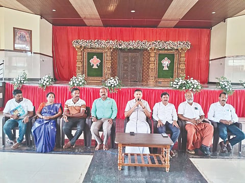  ಉಜಿರೆ ಜನಾರ್ದನ ಸ್ವಾಮಿ ದೇವಸ್ಥಾನ ಬ್ರಹ್ಮಕಲಶೋತ್ಸವದ ಆಹಾರ ಮತ್ತು ಸ್ವಯಂ ಸೇವಕರ ಸಮಿತಿ ಸಭೆ ನಡೆಯಿತು. ಶರತ್‌ಕೃಷ್ಣ ಪಡುವೆಟ್ನಾಯ, ಅರುಣಕುಮಾರ್ ಎಂ.ಎಸ್., ಸಂತೋಷ್ ಅತ್ತಾಜೆ, ವನಿತಾ ಶೆಟ್ಟಿ ಮತ್ತಿತರರಿದ್ದರು.
