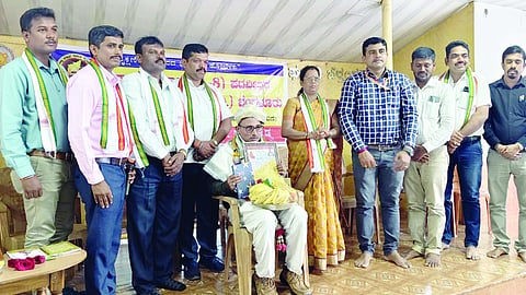 ಬೆಳ್ತಂಗಡಿಯಲ್ಲಿ ನಡೆದ ರಾಜ್ಯ ಪದವೀಧರ ಪ್ರಾಥಮಿಕ ಶಿಕ್ಷಕರ ಸಂಘ ತಾಲೂಕು ಘಟಕ ವಾರ್ಷಿಕ ಮಹಾಸಭೆಯಲ್ಲಿ ಡಿಡಿಪಿಐ ಜಿ.ಎಸ್.ಶಶಿಧರ ಅವರನ್ನು ಗೌರವಿಸಲಾಯಿತು.