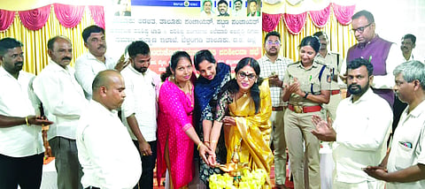 ಕುಂದುಕೊರತೆ ಹಾಗೂ ಪ್ರಗತಿ ಪರಿಶೀಲನಾ ಸಭೆಯನ್ನು ಪಲ್ಲವಿ ಜಿ. ಉದ್ಘಾಟಿಸಿದರು. ಪ್ರಮುಖರಾದ ಆನಂದ ಕುಮಾರ್ ಏಕಲವ್ಯ, ಶೇಖರ್ ಕುಕ್ಕೇಡಿ, ಪದ್ಮನಾಭ ಸಾಲ್ಯಾನ್, ಕೆ.ನೇಮಿರಾಜ್, ಸೌಮ್ಯಾ, ಮಾರಿಟಾ ಪಿಂಟೋ ಮತ್ತಿತರರಿದ್ದರು.