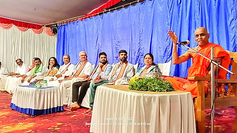  ಅಳದಂಗಡಿ ಶ್ರೀ ಸೋಮನಾಥೇಶ್ವರೀ ಸನ್ನಿಧಿಯಲ್ಲಿ ವಾರ್ಷಿಕ ಜಾತ್ರೋತ್ಸವ ಧಾರ್ಮಿಕ ಸಭೆಯಲ್ಲಿ ಒಡಿಯೂರು ಶ್ರೀ ಗುರುದೇವಾನಂದ ಸ್ವಾಮೀಜಿ ಆಶೀರ್ವಚನ ನೀಡಿದರು.