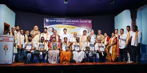  ಸಂಭ್ರಮ ಚಾಲೆಂಜರ್ಸ್ ಉತ್ಸವದ ಸಭೆಯಲ್ಲಿ ವಿವಿಧ ಕ್ಷೇತ್ರಗಳ ಸಾಧಕರನ್ನು ಗೌರವಿಸಲಾಯಿತು. ಪ್ರಮುಖರಾದ ಶ್ರೀಧರ ಜಿ.ಭಿಡೆ, ಸುಮಂತ್ ಕುಮಾರ್ ಜೈನ್, ನಿಶಾನ್ ಕೃಷ್ಣ ಭಂಡಾರಿ, ಗಣೇಶ ಬಂಗೇರ ಮತ್ತಿತರರು ಉಪಸ್ಥಿತರಿದ್ದರು. 