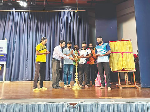  ಉಜಿರೆ ಎಸ್‌ಡಿಎಂ ಸ್ವಾಯತ್ತ ಕಾಲೇಜಿನ ಶೈಕ್ಷಣಿಕ ವಷರ್ದ ಕ್ರೀಡಾ ಚಟುವಟಿಕೆಗಳಿಗೆ ಪ್ರಾಂಶುಪಾಲ ಪ್ರೊ.ವಿಶ್ವನಾಥ್ ಪಿ. ಚಾಲನೆ ನೀಡಿದರು. ಪ್ರಮುಖರಾದ ರಮೇಶ್ ಎಚ್., ಶಾರದಾ, ಕೃಷ್ಣಾನಂದ ರಾವ್, ಸಂದೇಶ್, ಸಂಜೀವ ಕುಲಾಲ್, ಸುದೀನ್ ಪೂಜಾರಿ ಮೊದಲಾದವರು ಉಪಸ್ಥಿತರಿದ್ದರು.